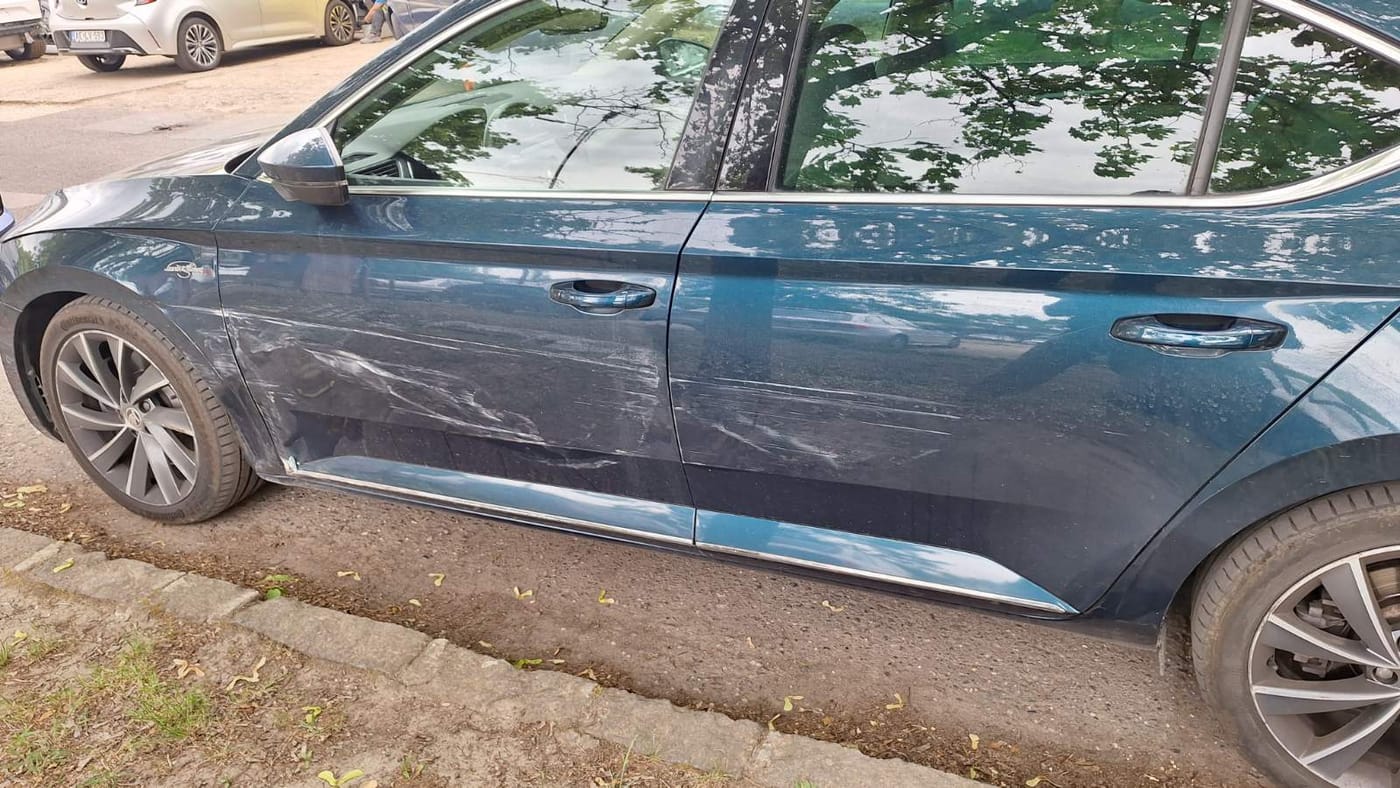 Skoda Superb karcolt oldala — sárvédő, ajtók, küszöb